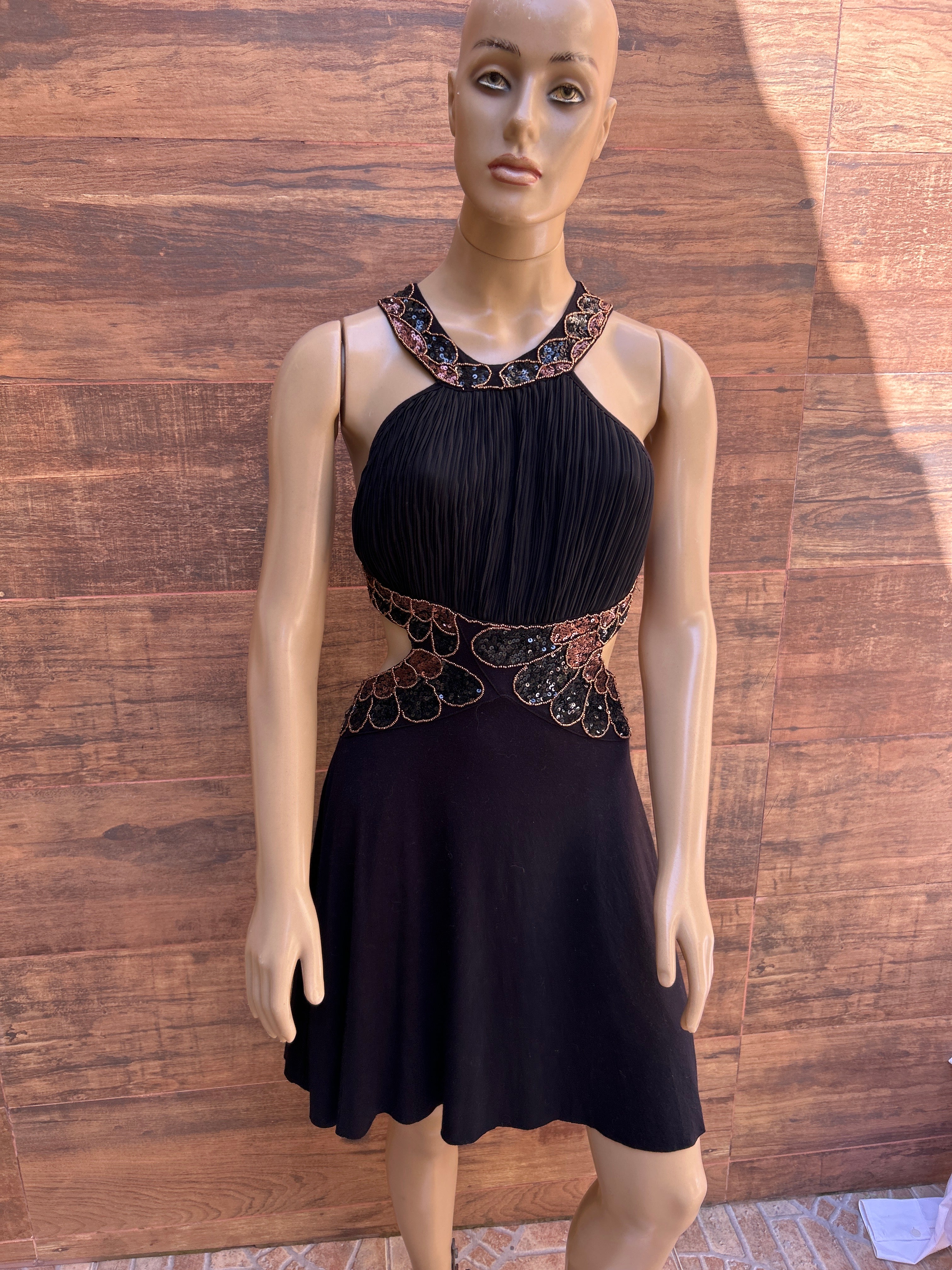 Vestido bordado a mão