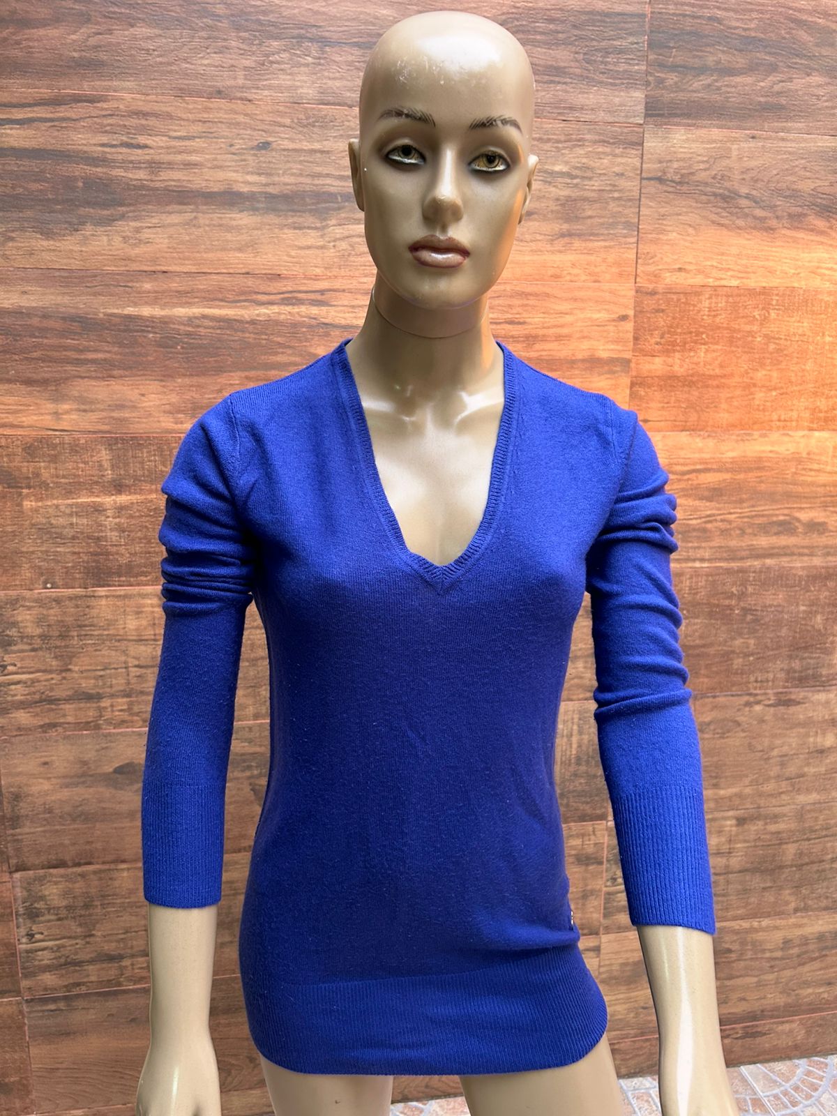 Blusa de Tricô Decote V – Azul Cobalto - TAM Único