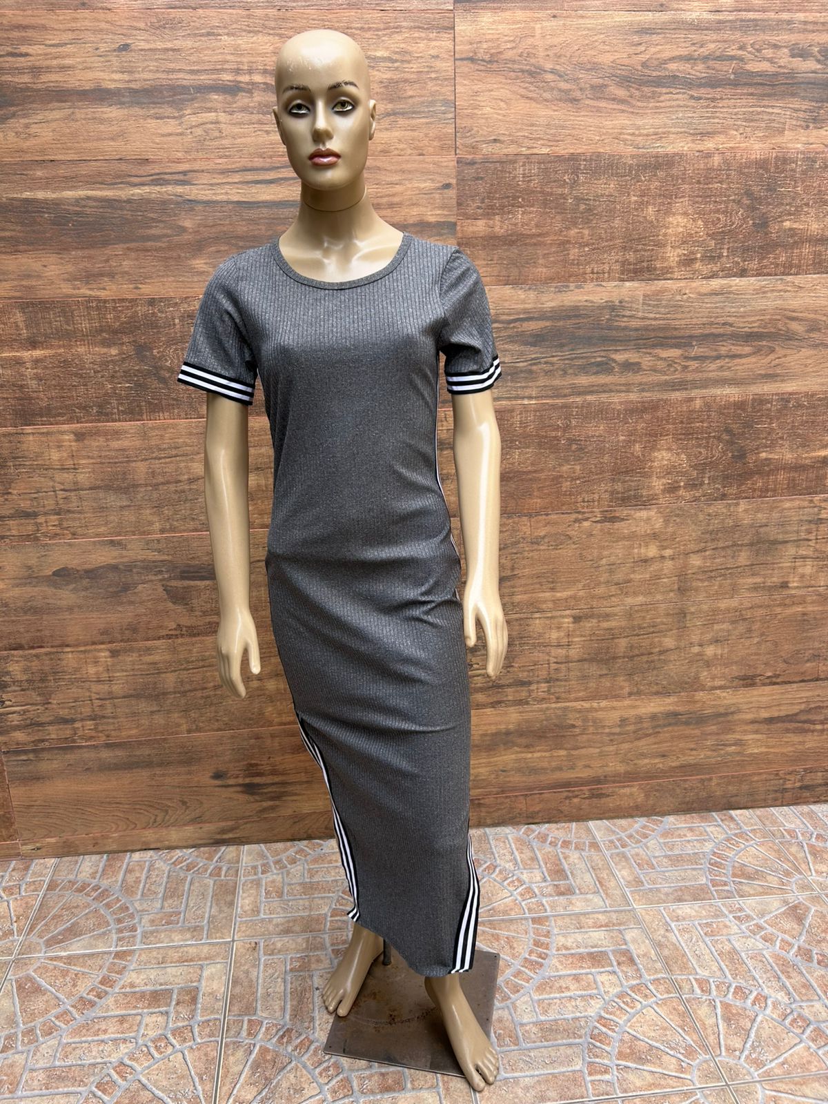 Vestido midi em malha canelada - TAM M