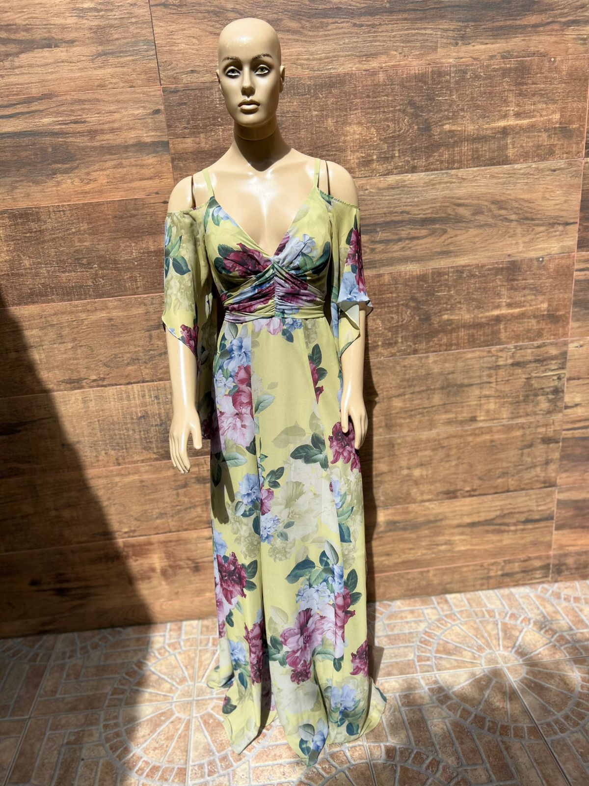 Vestido Longo Floral – Elegância com Alma Retrô - TAM 38