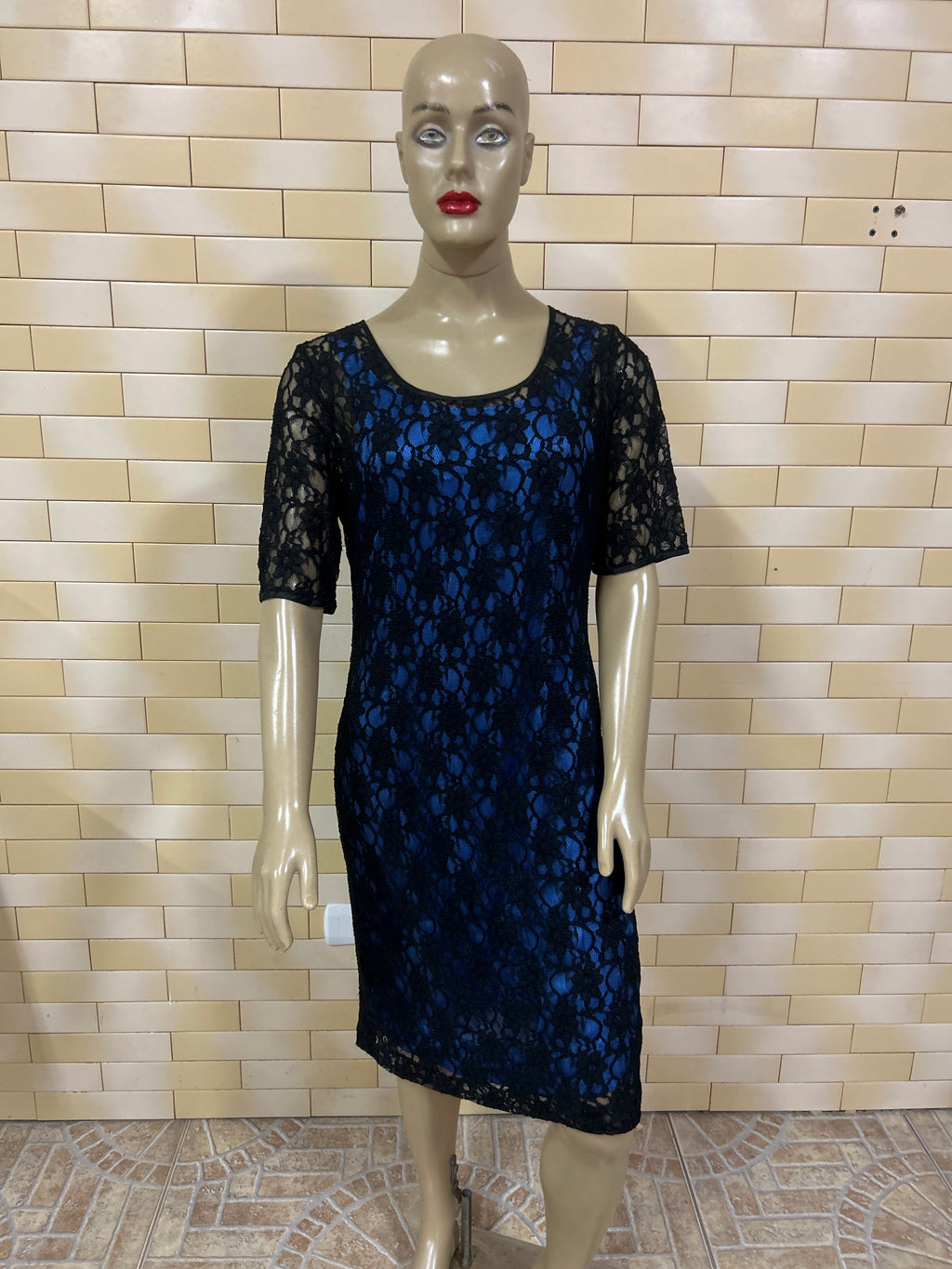 Vestido mídi renda