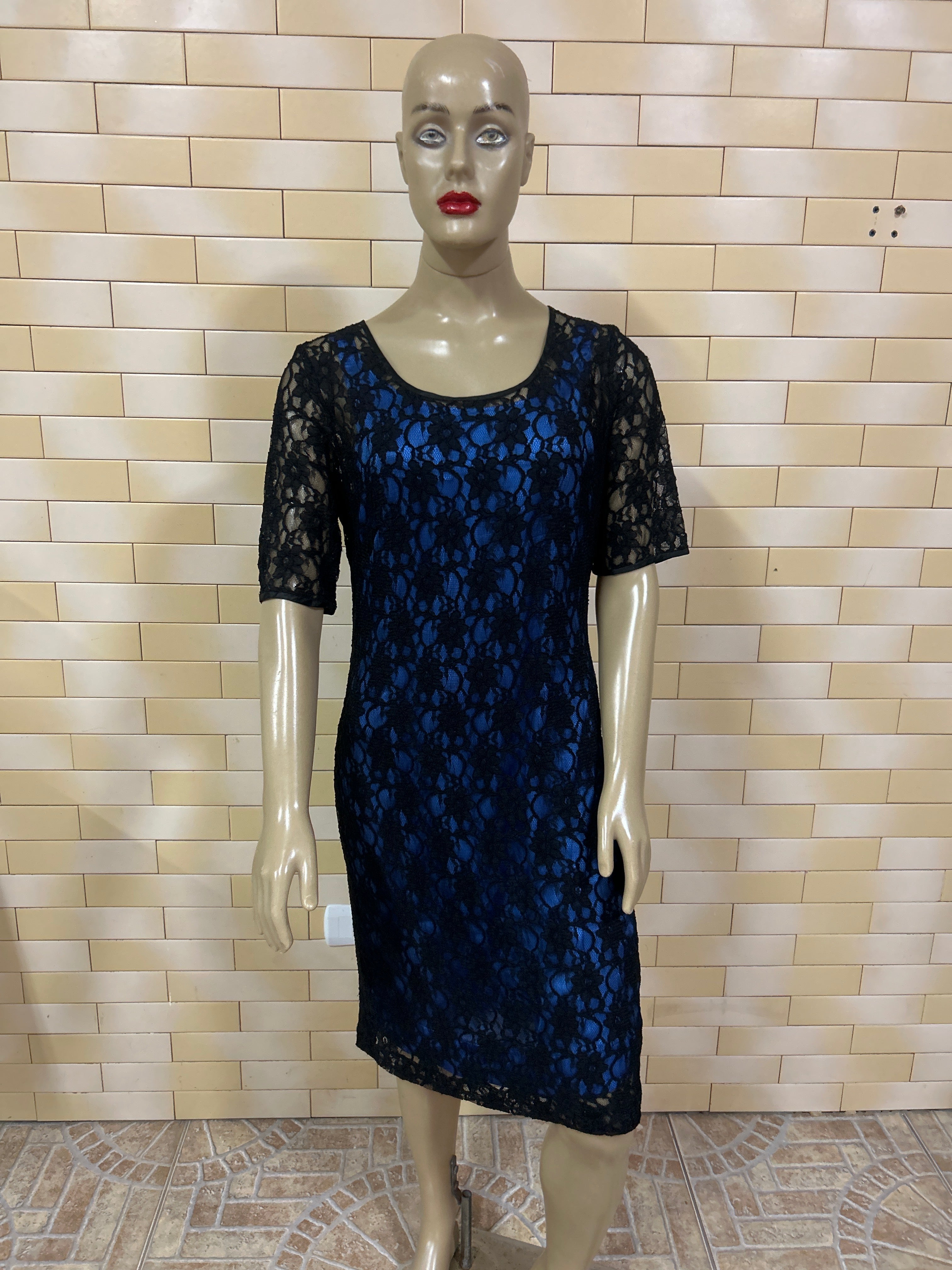 Vestido mídi renda