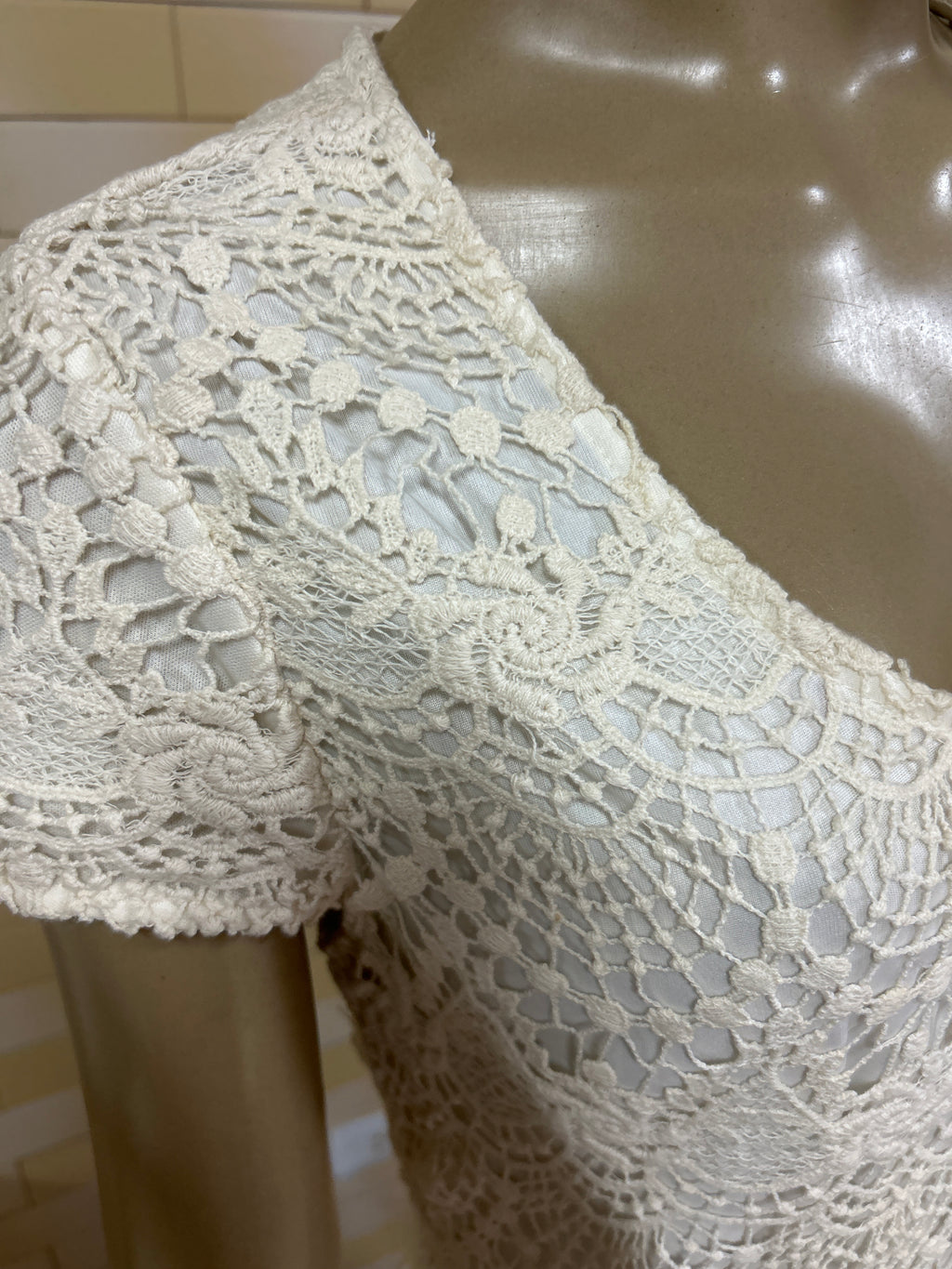 Vestido mídi creme de renda