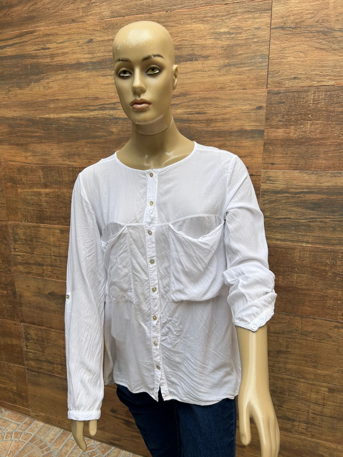 Camisa Branca com Bolso – TAM M